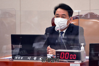 [포토] 회의 주재하는 이광재 외통위원장