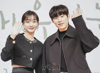 [포토] '그 해 우리는' 손인사하는  김다미·김성철