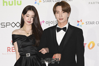 [포토] 이특·장원영 "2021AAA 시상식 사회 맡았어요"