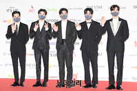 [포토] 오늘도 훈훈한 '뉴이스트'