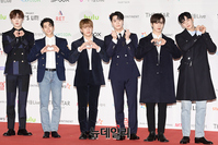 [포토] 아스트로 "손 하트 받아주세요"