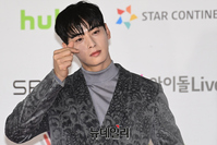 [포토] 차은우, 팬에게 전하는 손하트