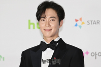 [포토] 2021 AAA 배우 박건일 '신사적인 미소'