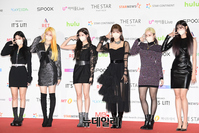 [포토] 에버글로우, 2021AAA 'FIRST' 베스트 M/V 상 수상