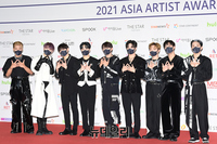 [포토] 2021AAA 다크비, 포커스상 수상 "감사합니다"