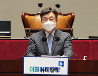 [포토] 의원총회 참석한 윤호중 더불어민주당 원내대표