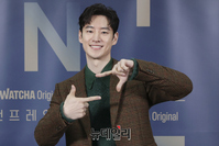 [포토] 언프레임드 이제훈 "메가폰 잡았습니다"