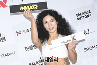 [포토] 맥스큐 홍상의 "제법 건강미 넘치죠?"