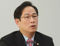 [포토] 이재명 후보 관련 인터뷰 하는 박수영 국민의힘 의원