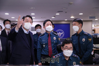 [포토] 서울경찰청 112종합상황실 찾은 윤석열 후보