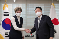 [포토] 캐슬린 스티븐스 전 주한미국대사 만난 윤석열 대선후보