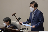 [포토] 의사봉 두드리는 박병석 국회의장