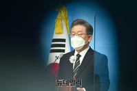 [포토] 감염병대응정책관련 긴급 기자회견 갖는 이재명 후보