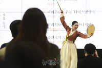 [포토] 사유의방 개관 기념, 민속무용 설소고 춤