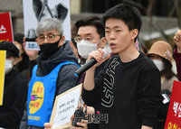 [포토] "방역패스는 위헌" 고3 양대림 군 헌법소원 청구