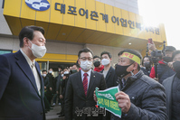 [포토] 강원 속초 대포항 찾은 윤석열 후보