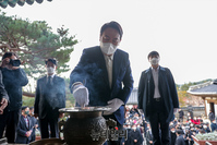 [포토] 강릉 오죽헌 참배하는 윤석열