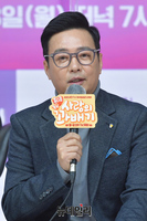 [포토] 윤다훈 "사랑의꽈배기 오늘 밤 첫 방송 입니다"