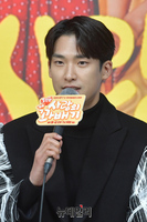 [포토] 김진엽 "사랑의꽈배기로 인사 드려요"