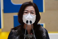 [포토] '아하! 발견과 공감' 전시 개막서 발언하는 곽신숙 어린이박물관 과장