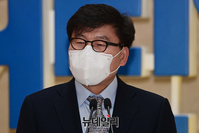 [포토] '아하! 발견과 공감' 언론공개회서 발언하는 민병찬 관장