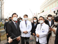 [포토] 서울보라매병원 찾은 이재명 대선후보