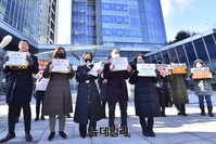 [포토] 방역패스 처분 취소 소장 제출 앞서 기자회견 갖는 학부모들 (전문)