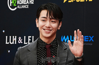 [포토] 아시아모델어워즈 남윤수 "여러분 안녕'