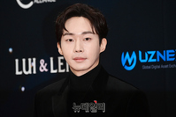 [포토] 아시아모델어워즈 무진성, 훈훈한 배우