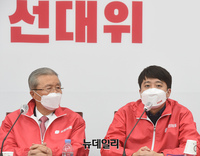 [포토] 선대위회의 참석한 이준석 국민의힘 대표