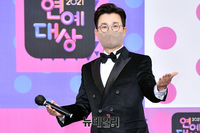 [포토] 김성주 "KBS연예대상 사회 맡았어요"