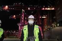 [포토] 새해 첫 일정으로 인천신항 찾은 윤석열 대선후보