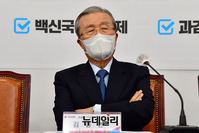[포토] 눈감은 김종인 국민의힘 총괄선대위원장