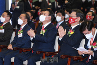 [포토] 2022증권·파생상품시장 개장식 참석한 이재명·윤석열