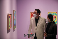 [포토] 발달장애 아티스트 특별초대전 관람하는 윤석열 후보