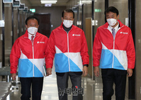 [포토] 회의장 향하는 권영세 국민의힘 선거대책본부장