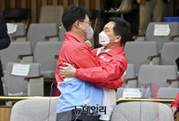 [포토] 포옹하는 김기현 국민의힘 원내대표와 장제원 의원