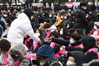 [포토] 모금하는 전국민중행동