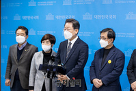 [포토] 질문에 답하는 이재명 더불어민주당 대선후보