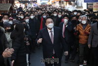[포토] 대전 중앙시장 찾은 윤석열 후보