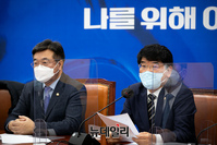 [포토] 원내대책회의 참석한 박완주 민주당 정책위의장