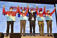 [포토] 인사하는 이준석·윤석열·김기현·권영세·정진석