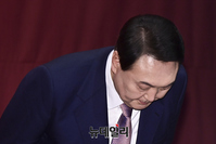 [포토] 인사하는 윤석열 대선후보