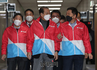 [포토] 입장하는 권영세·김기현