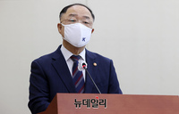 [포토] 추가경정예산안 제안설명 하는 홍남기 부총리