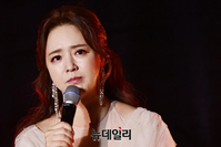 [포토] 눈물 흘리는 금잔디 "팬들 감사해"