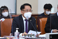 [포토] 국회 출석한 박찬진 중앙선거관리위원회 사무차장