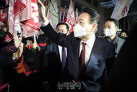 [포토] 대선후보 초청 토론회 입장하는 윤석열 후보