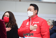 [포토] 국민의례 하는 윤석열 국민의힘 대선 후보