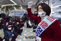 [포토] 엿새째 본사 점검농성 중인 택배노조 찾은 김재연